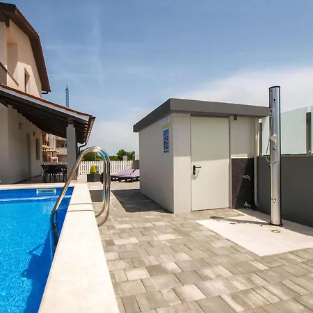 Mit Grill, Pool Und Terrasse Lägenhet *