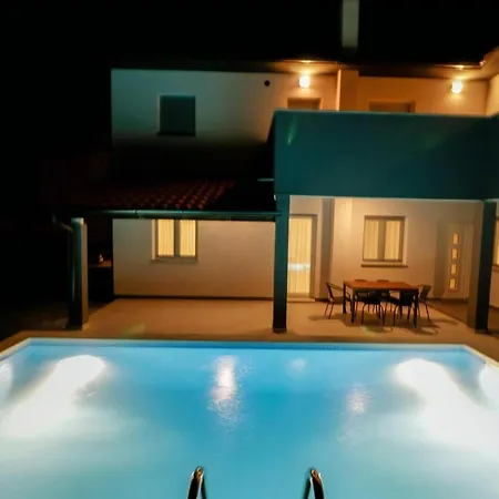 Lägenhet Mit Grill, Pool Und Terrasse *