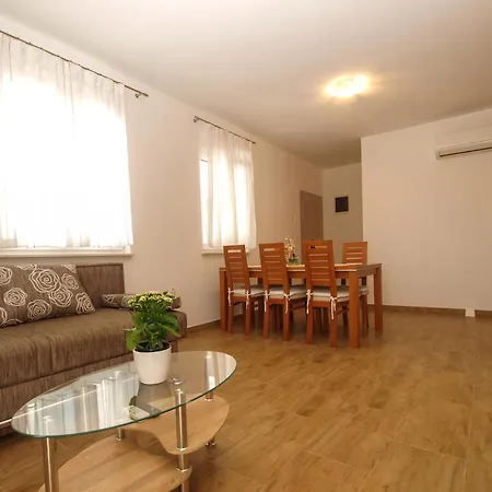 Mit Grill, Pool Und Terrasse * Štinjan