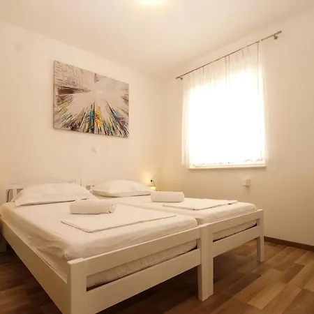 Apartment Mit Grill, Pool Und Terrasse